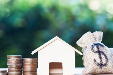 ¿Qué impuestos debo pagar al realizar la compra o venta de un inmueble?
